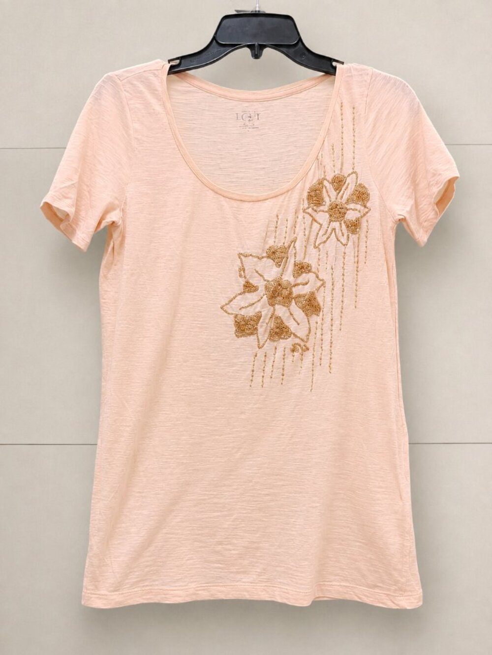 🏷️ FREE WITH BUNDLE OF 3+ ITEMS 🏷️ Coral Scoop Neck Floral Beaded Sequin Tee